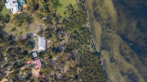 Acacia Lakehouse The Lake At Your Doorstep - Accommodation BNB 5