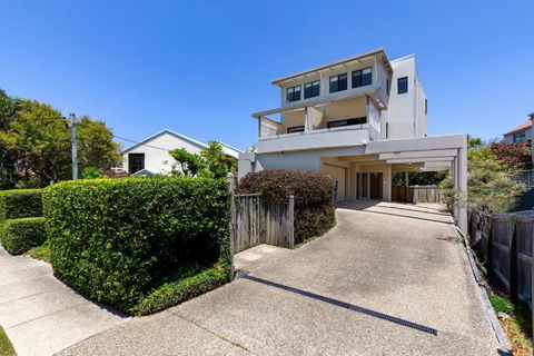 Wake Up To Ocean Views In Stylish Comfort - Accommodation BNB 7