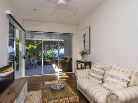 Reflections Topaz Villa - Accommodation BNB 1