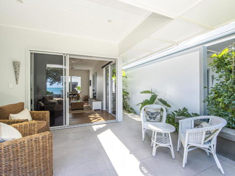 Reflections Topaz Villa - Accommodation BNB 5