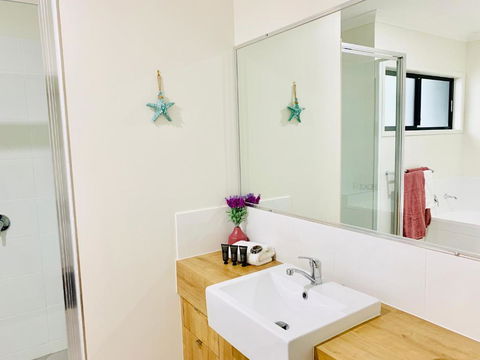 AIRLIE BEACH Delight. Hop Skip Jump To Everything - Accommodation BNB 2