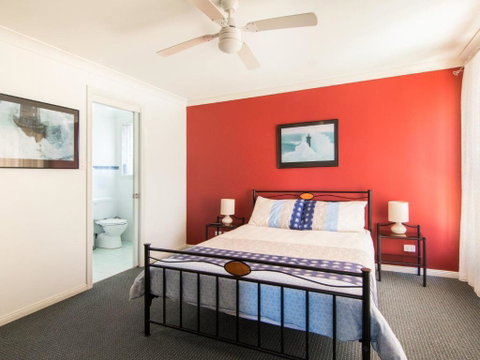 1 / 54 Parkes Airconditioned - Accommodation BNB 2