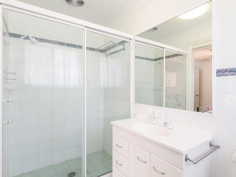 1 / 54 Parkes Airconditioned - Accommodation BNB 5