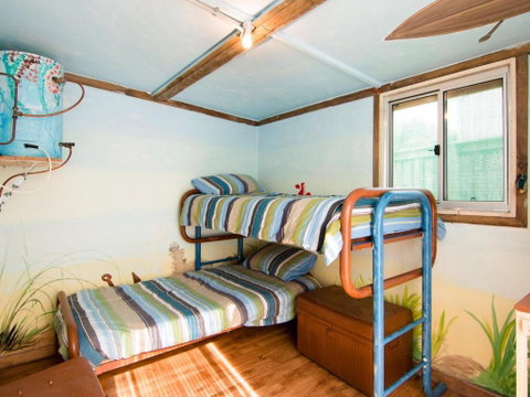 Bubsys Beach House At Pebbly - Accommodation BNB 5