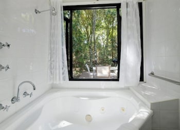 Tiona Palms Holiday Park - Accommodation BNB 2