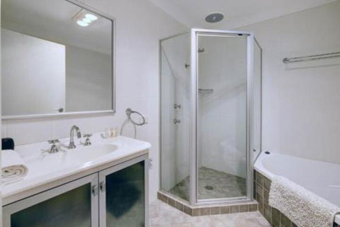AtTHE COVE - Accommodation BNB 4
