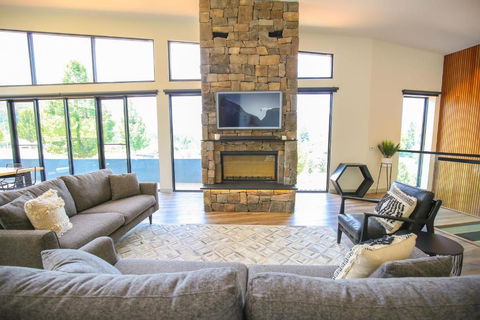 Glass House Bright - Accommodation BNB 5