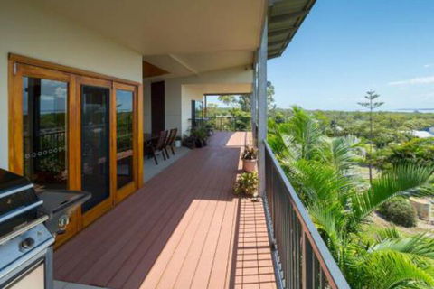 Blue Water Retreat Upstairs & Downstairs - Accommodation BNB 3
