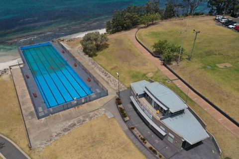 JUST 4 YOU! Amazing Sea Views WIFI Fullly Air Conditioned King Bed - Accommodation BNB 4