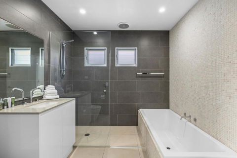 Beachfront #12 - Accommodation BNB 5