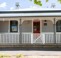 Red Door Cottage of Orange Heritage Home - Accommodation BNB