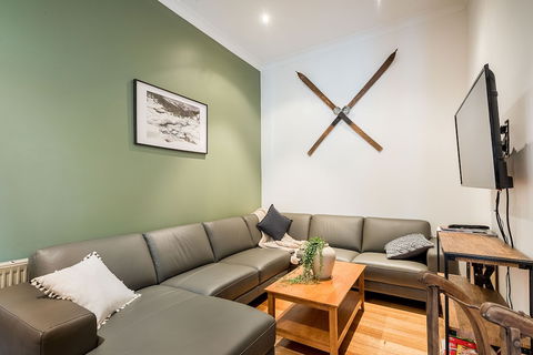 Avalon House - Accommodation BNB 6