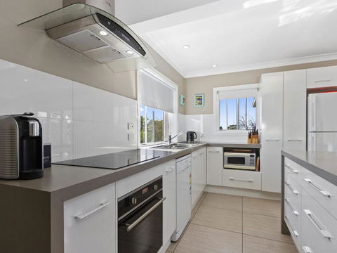 HILLTOP HAVEN In MOLLYMOOK - Accommodation BNB 1