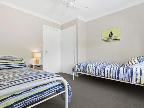 HILLTOP HAVEN In MOLLYMOOK - Accommodation BNB 6