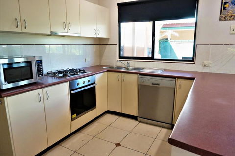 Ningaloo Breeze Villa 9 3 Bedroom Fully Self Contained Holiday Accommodation - Accommodation BNB 5