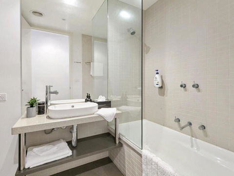 WATERFRONT THREE In The Heart Of Lorne - Accommodation BNB 3