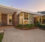 Woorim Secluded Palms Cottage - Accommodation BNB