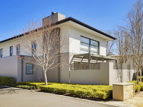 Arum 4 Heritage Park Contemporary & Timeless - Accommodation BNB 5