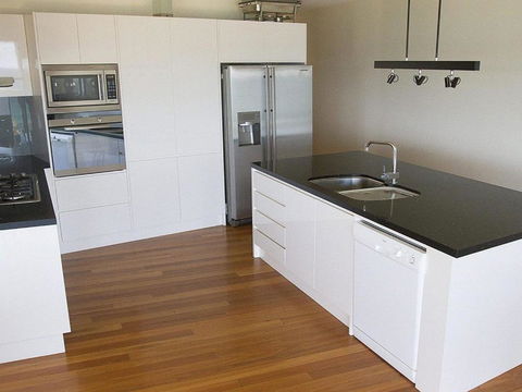 Joness Beach House Perfect Location With Views! - Accommodation BNB 5