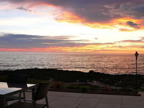 Joness Beach House Perfect Location With Views! - Accommodation BNB 4