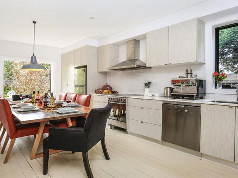 Lovett Quirky Stylish With A Bush Backdrop - Accommodation BNB 4