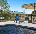 Sinden Park garden swimming pool rural vistas