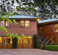 Treetops elegant inviting designer cedar home - Accommodation BNB