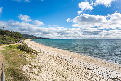 Foreshore Beach House Ideal Family Spot - Accommodation BNB 7