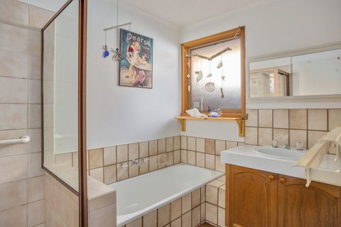 Foreshore Beach House Ideal Family Spot - Accommodation BNB 1