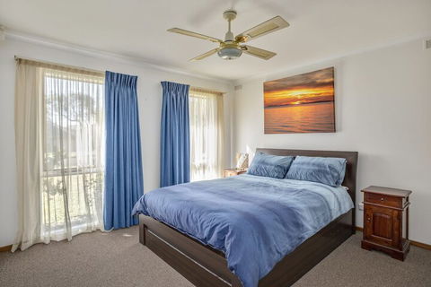 Foreshore Beach House Ideal Family Spot - Accommodation BNB 6