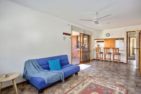 Foreshore Beach House Ideal Family Spot - Accommodation BNB 5