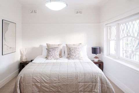 Elwood Beach Calming Tones - Rejuvenate Stays - Accommodation BNB 5
