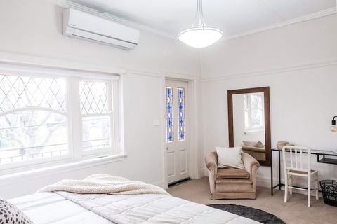 Elwood Beach Calming Tones - Rejuvenate Stays - Accommodation BNB 3