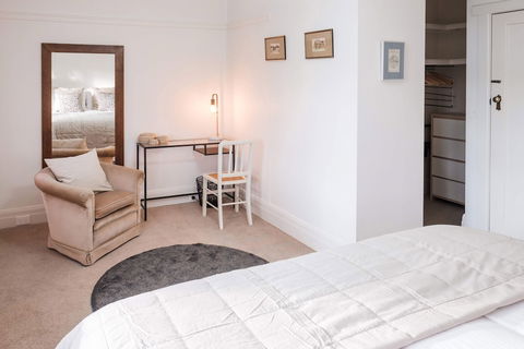 Elwood Beach Calming Tones - Rejuvenate Stays - Accommodation BNB 4