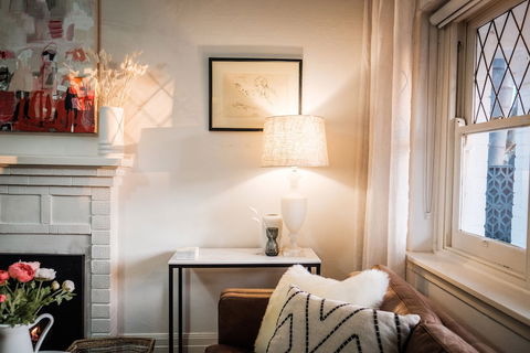 Elwood Beach Calming Tones - Rejuvenate Stays - Accommodation BNB 2