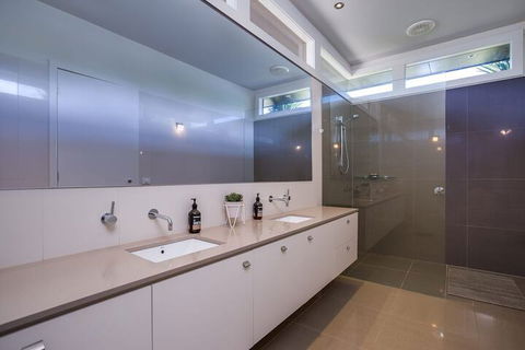 Kalina Retreat Tennis & Pool - Accommodation BNB 3