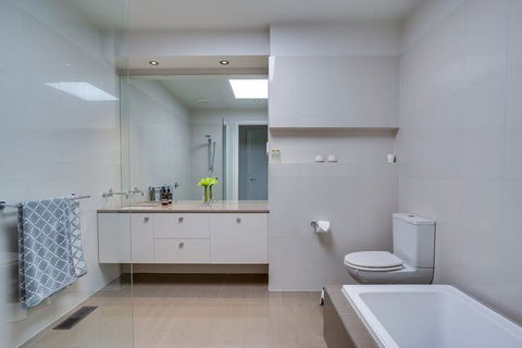 Kalina Retreat Tennis & Pool - Accommodation BNB 7