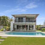 WATERFRONT HOME BORDERING MOOLOOLABA - Accommodation BNB 0