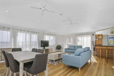 SEAVIEW Ocean Views From A Modern Townhouse - Accommodation BNB 0