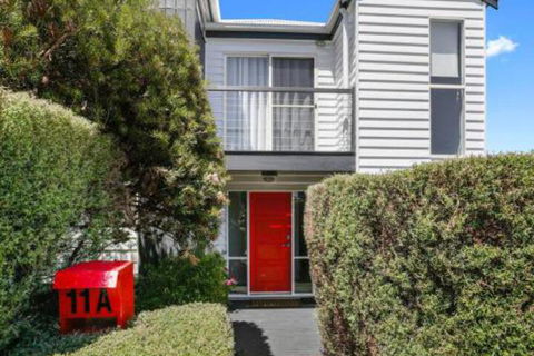 SEAVIEW Ocean Views From A Modern Townhouse - Accommodation BNB 4