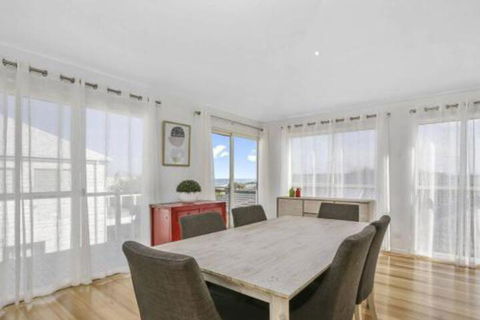 SEAVIEW Ocean Views From A Modern Townhouse - Accommodation BNB 6