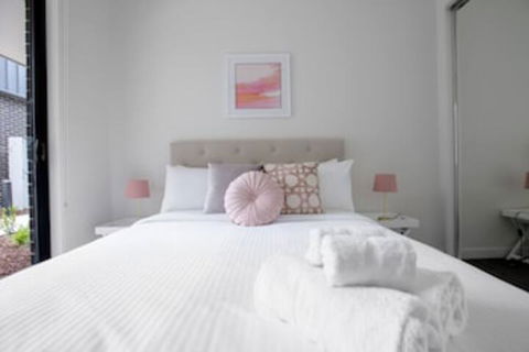 Designer Warm Homeatmooneeponds+parking / Wifi - Accommodation BNB 0