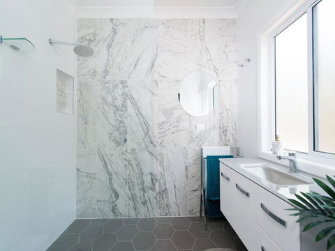 Embracing DutchiesatNelsons Bay - Accommodation BNB 6