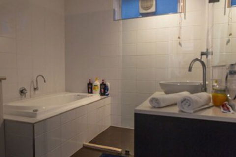 Bright & Spacious 2 Bedroom Apartment In Windsor - Accommodation BNB 2