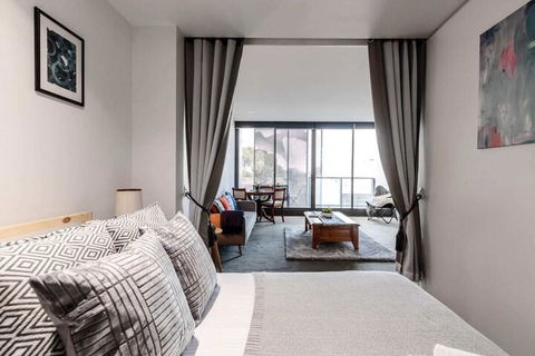 Spacious 1BD 50m From Chapel Street - Accommodation BNB 1