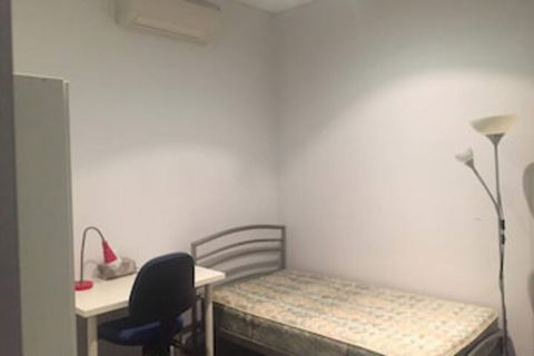 Sun-drenched 3 Bedroom Apartment In Turrella - Accommodation BNB 0