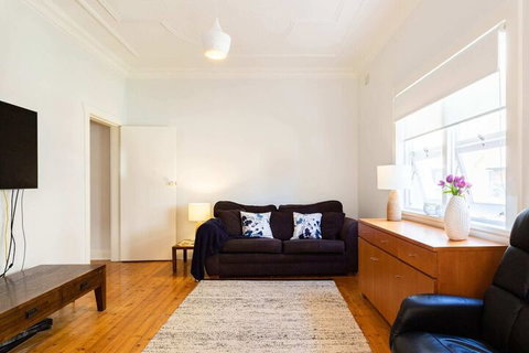 Garden Style Apartment In Prime Location - Accommodation BNB 5