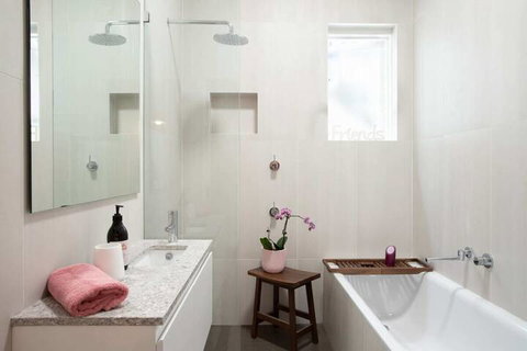 Garden Style Apartment In Prime Location - Accommodation BNB 4