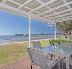 Beached Inn 93 Foreshore Drive Spacious beach front house - Accommodation BNB