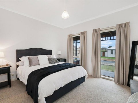 GUILDFORD COTTAGE - Accommodation BNB 6